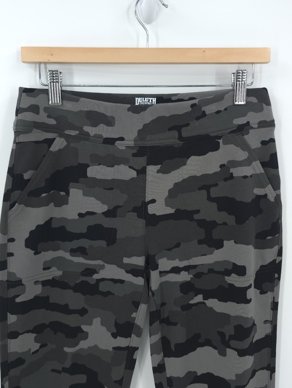 Duluth Trading Co Straight Leg Pull-On Pants Camo Print Pockets Active Camping - Picture 3 of 12